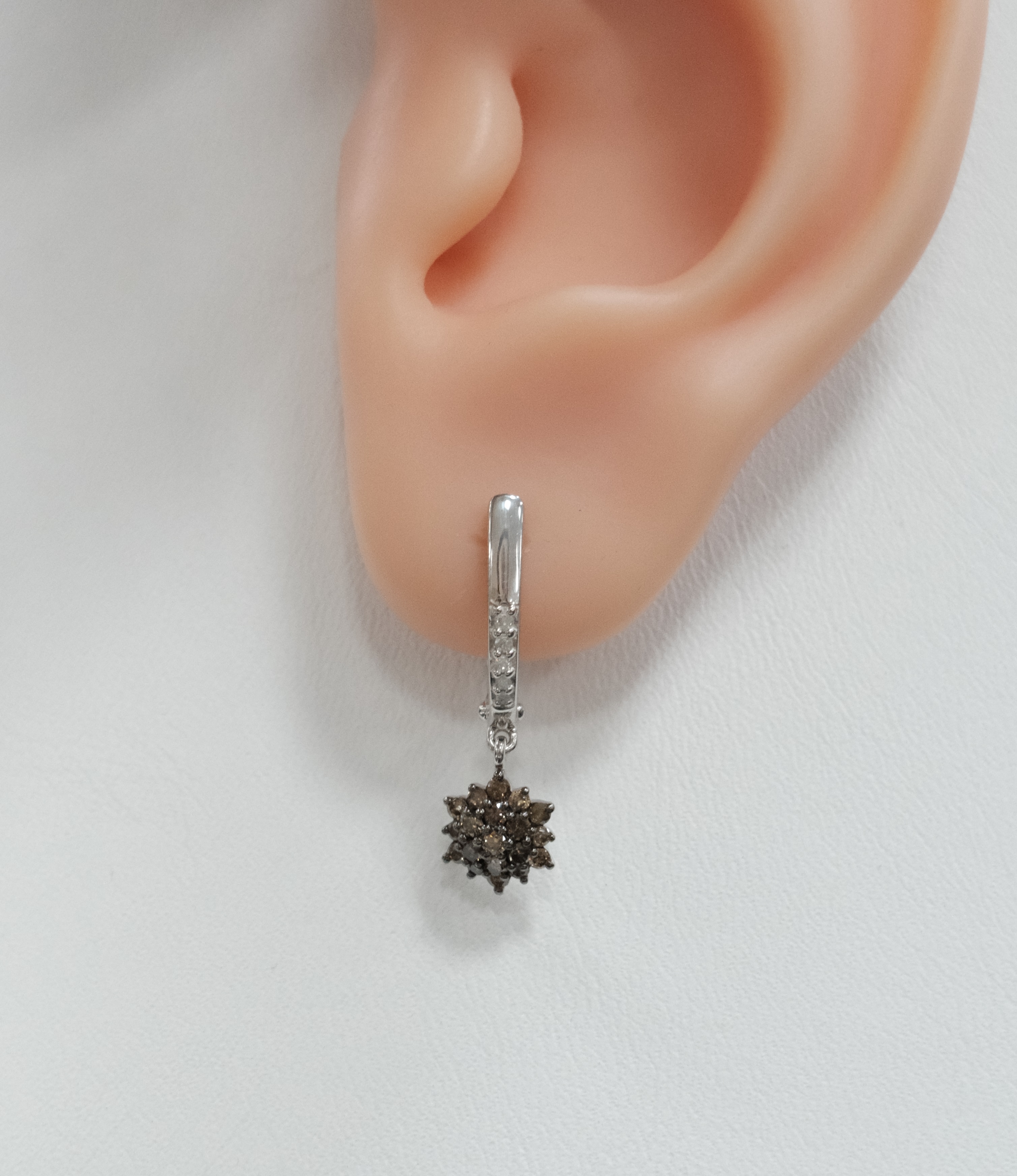 Серебряные серьги с коньячными бриллиантами